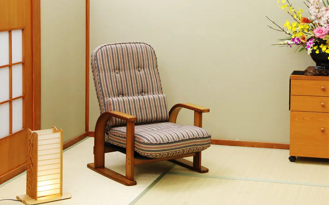 No.960 和室にも洋室にも相性が良くリクライニング機能を備えた肘付き高座椅子