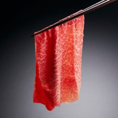 赤身の強いお肉です。見た目も鮮やかな赤色で食欲をそそります。脂肪が少ないのでヘルシーです。