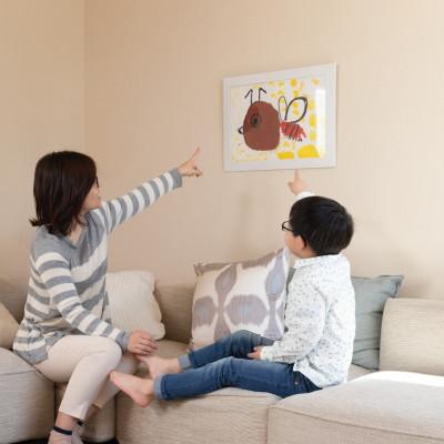 ふるさと納税 岡山市 子供の絵 を飾る 軽量 ポスターフレーム (四つ切り画用紙収納) |  | 01