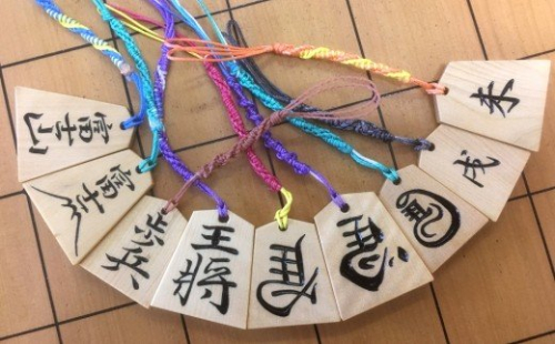 0018−08−04　「勝月」作　名入り手彫り　世界遺産記念　富士山根付（３個セット）
