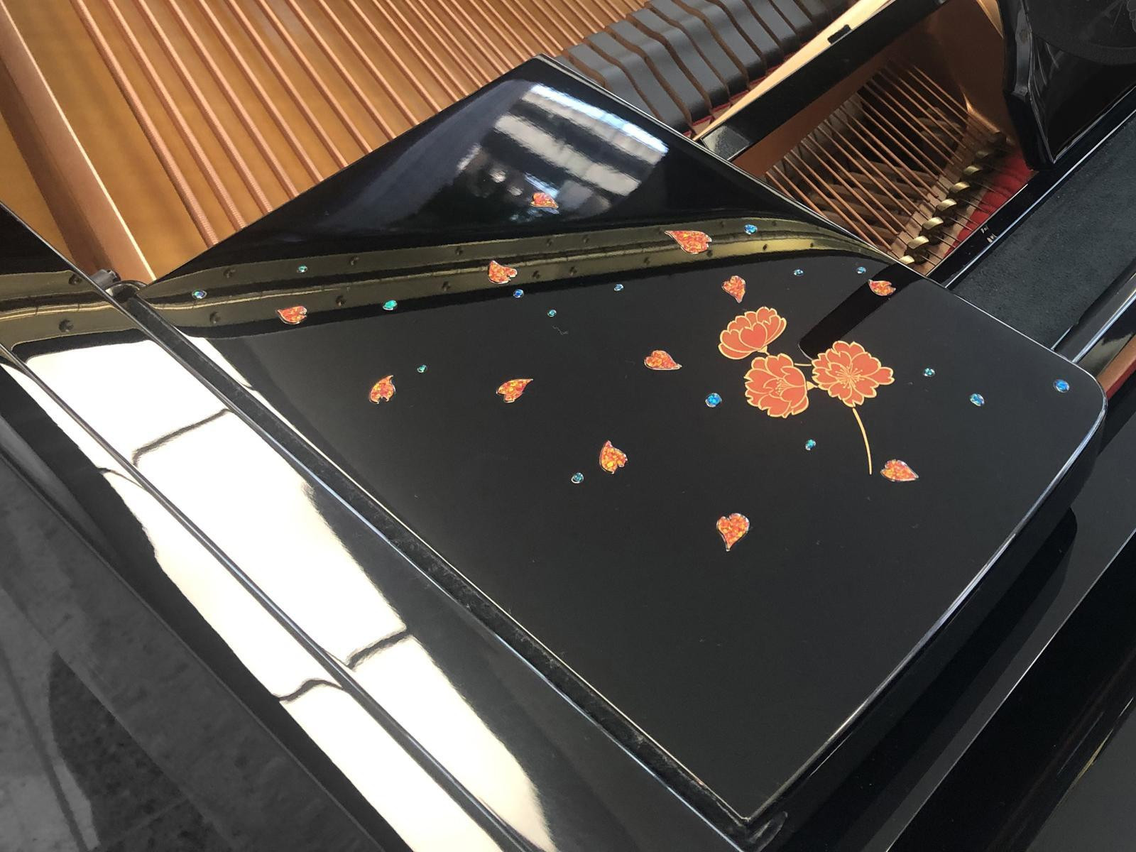 
            【真和楽器】京都伝統工芸による彩輝光蒔絵ピアノ「春幻」モデル制作クーポン（120万円分）
          