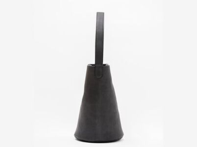 徳島で染め上げた革製品【泥染】Bag002（バケツ型バッグ）