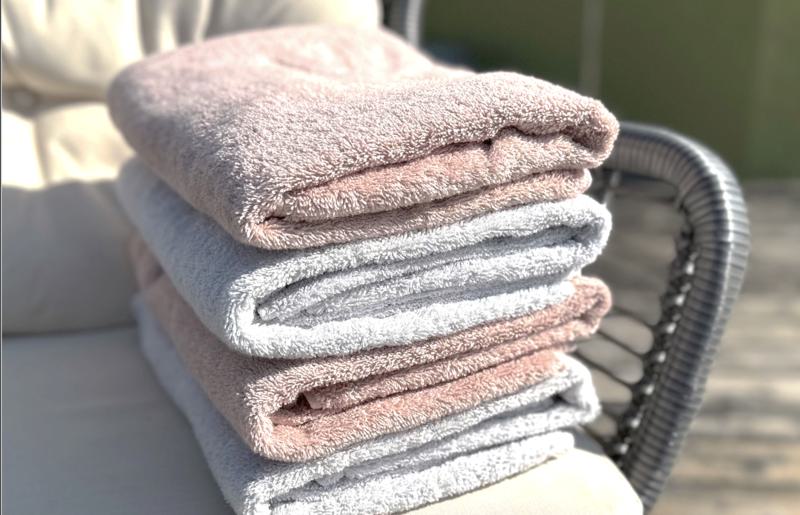 【THE HIGH-CLASS TOWEL】4枚セットバスタオル／厚手泉州タオル（ライトグレー）【泉州タオル 国産 吸水 普段使い シンプル 日用品】 030D127