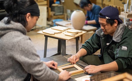 軽井沢彫り　大坂屋家具店　こだわりの写真立て　２Lサイズ