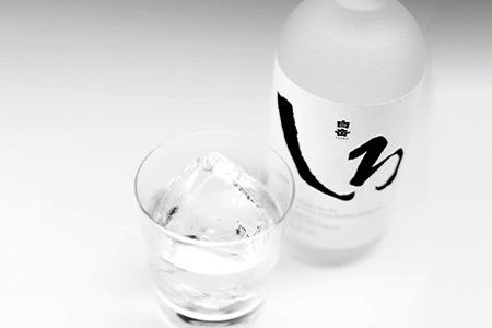【定期便 年3回】 本格 米焼酎 「白岳しろ」 25度 720ml 6本 セット (年3回/2,6,10月発送) 【 高橋酒造 減圧蒸留 お湯割り 水割り ロック ハイボール 端麗 球磨焼酎 米焼酎 
