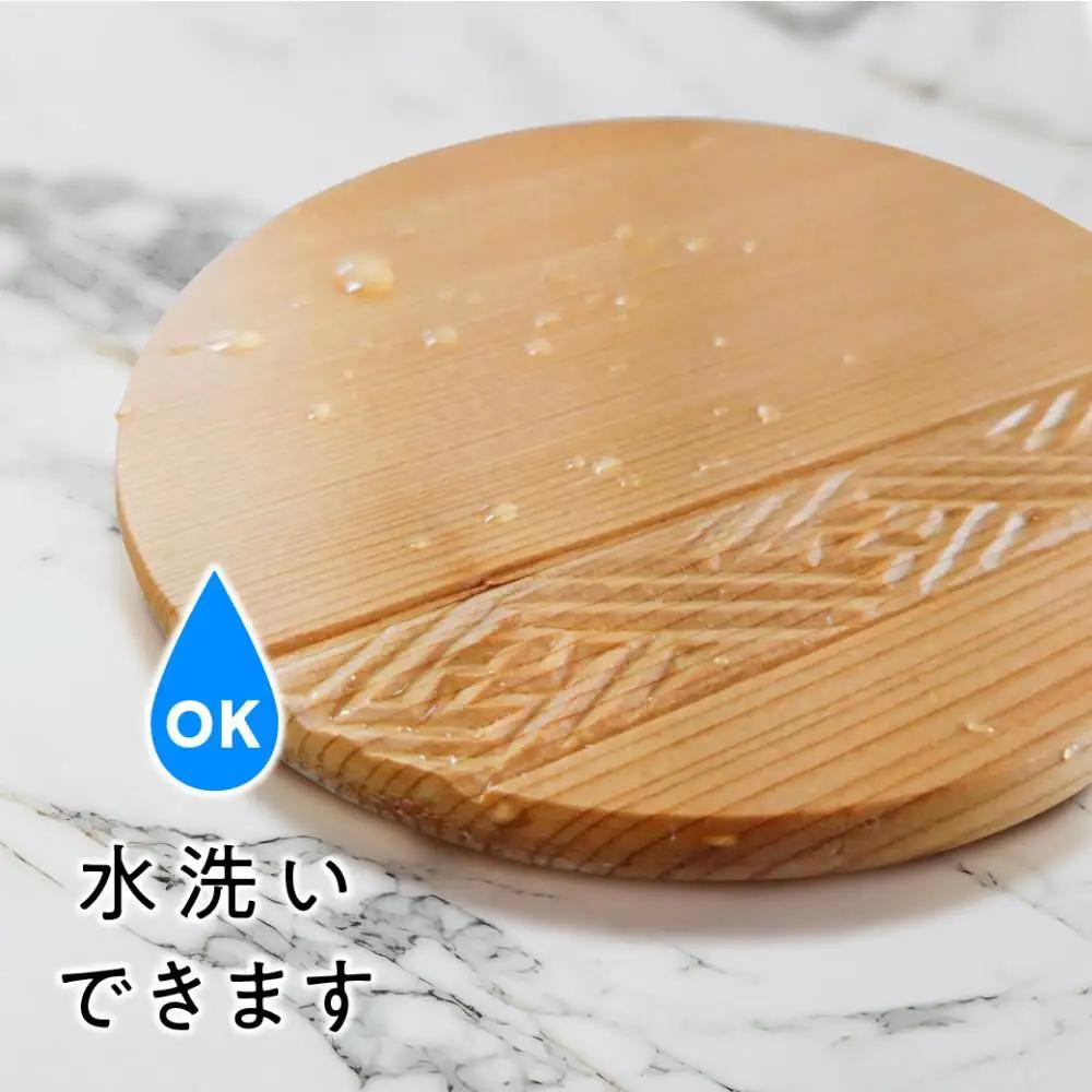 紗綾形の彫刻が美しい『cosaya』ブランドの木製銘々皿シリーズ　木製　丸皿（11cm） E柄