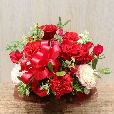 【ふるさと納税】【レッド系:バラ、カーネーション+季節のお花】生花アレンジメント【配送不可地域：離島】【1379829】