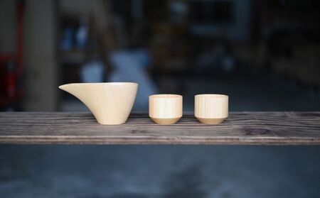 五合枡に入った酒器セット（ヒノキ） 工芸品 