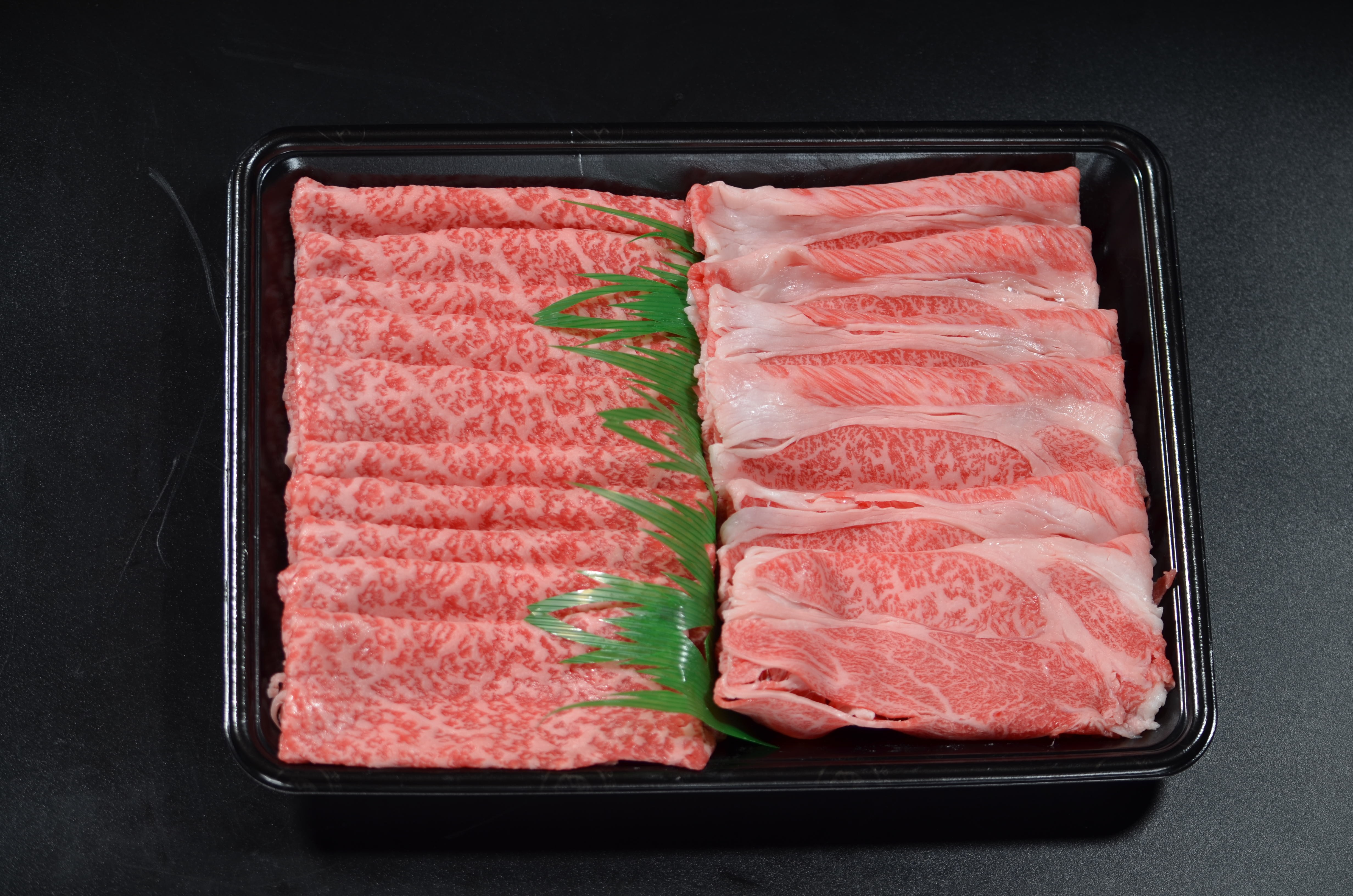 
            【12か月定期便】鳥取和牛ロースと赤身すき焼きしゃぶしゃぶ用600g
          