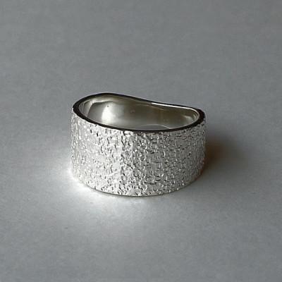 ふるさと納税 藤沢市 SV 幅広リング(テクスチャー) P1(0号)〜30号 ピンキーリング ご希望サイズで制作 |  | 01