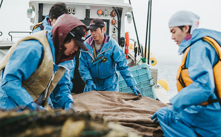 先行予約 北海道 オホーツク サロマ湖産 殻付き カキ 生食可 1.5kg 牡蠣職人厳選 牡蠣 国産 貝付き 魚貝類 生牡蠣 ノロウイルス検査実施 海のミルク 海鮮 海の幸 つまみ 晩酌 お酒のあて 