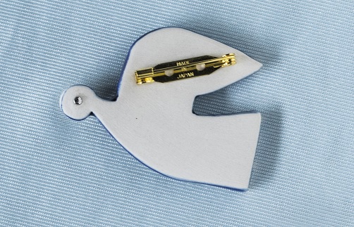 ＜明浜産 真珠ブローチ・鳥（白）＞ 保証書付き 8.0～8.5mm 純国産 高品質 アコヤ真珠 宇和海 パール アコヤ アクセサリー 陶器 ファッション レディース 小物 女性 誕生日 記念日 佐藤真