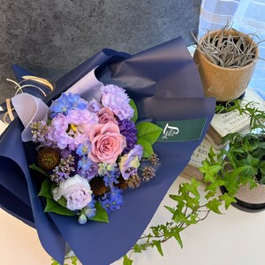 6か月 お届け お楽しみ！ 季節 の 花束 「Medium」 | ブーケ タイプ 高さ約40cm 幅約23cm お花 flower フラワー ふらわー 花 はな リトルシード インテリア 植物 定期便