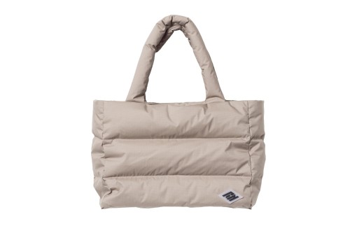 ＜UNISEX＞ 北海道ダウン ： RETAR NUY ／ レタールヌイ ［RURA ／ ルラ］ DOWN TOTE BAG ［SAND BEIGE］【2025年11月下旬より発送開始】 ダウントートバッグ トートバッグ ダウン バッグ バック 男女兼用 ユニセックス 北海道 小樽市