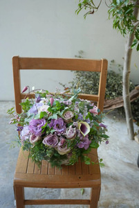 フラワーアレンジメントMサイズ 花 花束 ブーケ アレンジ プレゼント 贈り物 花のある生活ドライフラワー 生花 お祝い 記念日　株式会社KACHA 30-096