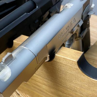 ふるさと納税 横手市 WOOD WORKS ハンドガンスタンド 5丁掛【ライトブラウン】 |  | 02