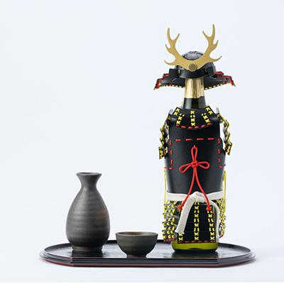 ふるさと納税 太田市 甲冑型ボトルホルダー　完成品　黒 |  | 01
