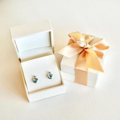 ふるさと納税 甲府市 【ジュエリー】K10 イエローゴールド ブルートパーズ 縁どり ピアス 保証書付 SE-2857 |  | 03