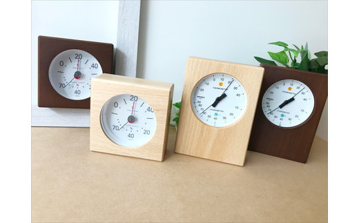 
【A-92】KATOMOKU　無垢材の木枠温湿度計B
