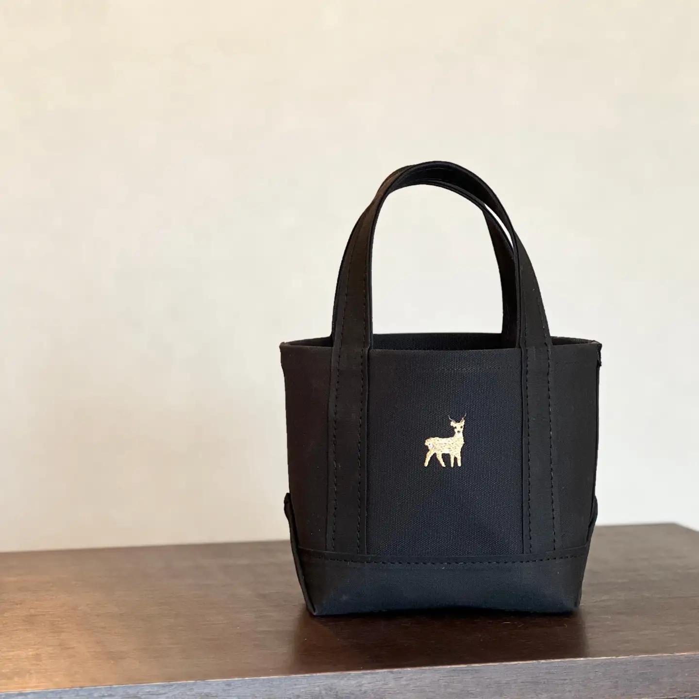 《Milih×NARA》オールブラックの"鹿"刺繍トート S【cbm02】