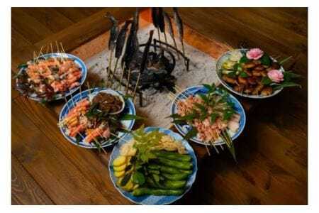 囲炉裏付き古民家に泊まり、ダッキーで川下り体験!(中学生以上向け)