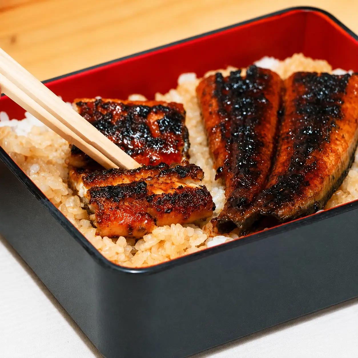 【全6回定期便】極上！国産うなぎ蒲焼 1尾×6回 計6尾 約1200g 創業100年以上続く老舗 紀州備長炭でじっくり焼き上げた専門店の味 （タレ・山椒付き）/ うなぎ ウナギ 鰻 蒲焼 国産 ふるさ