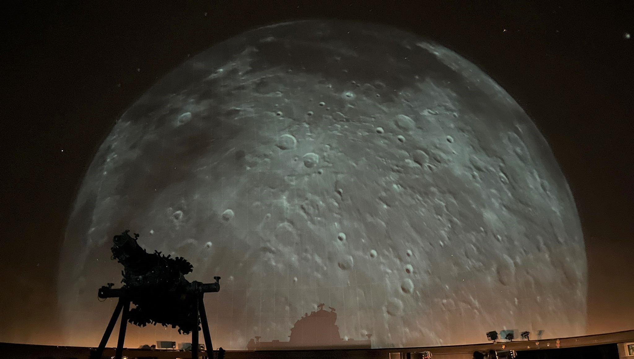 
            【25-34】プラネタリウムの貸切りチケット
          