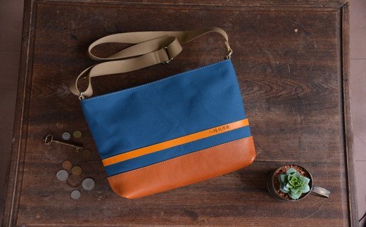 ハンドメイド　八幡帆布鞄　ショルダーバッグ　ヨコ型　琵琶湖ブルー　名入れ可　【CC10W】<br><br>