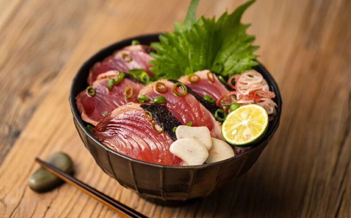 【高知の老舗上町池澤本店が生のまま送る】 わら焼き かつおのたたき 2節セット (6～7人前) / かつお カツオ 鰹 藁焼き 【池澤本店】 [ATAU004]