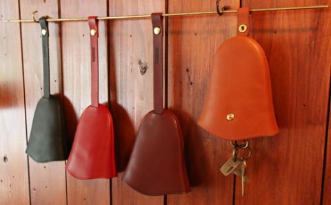 本革製ベル型キーケース＜カラー：赤＞