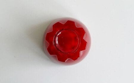 漆塗りしたガラス製ぐい吞み 朱漆 和風 手作り 上品 岐阜市 / CAPIC[ANFK007]