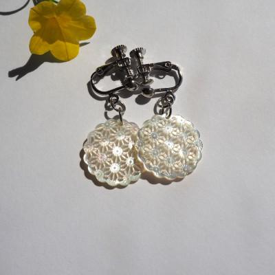 ふるさと納税 大和高田市 白蝶貝のレース彫刻「麻」イヤリング