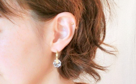 snowdrop ピアス クリスタル アクセサリー 1個 [Q]handmadejewely【お花 シンプル 可愛い ハンドメイド ジュエリー 手作り  職人 透明感 上品 華やか ドレス 大人な雰囲