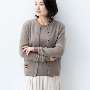 カシミヤ ラウンドネックカーディガン カシミヤ カシミヤ (コルク )女性用サイズ:M(38)≪白田のカシミヤ≫ 