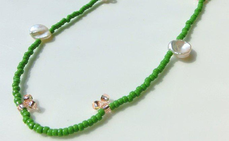 peace necklace -green & pearl- ネックレス アクセサリー 1個【シンプル グリーン ピンク パール ビーズ 可愛い ハンドメイド 手作り  職人 上品 大人な雰囲気 ギフ