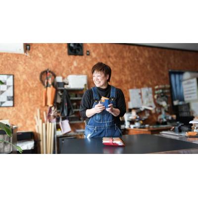 ふるさと納税 市川三郷町 甲州和紙と峡南レザーのスマホケース 　鹿革:青色 × 和紙:あじさい色 |  | 03