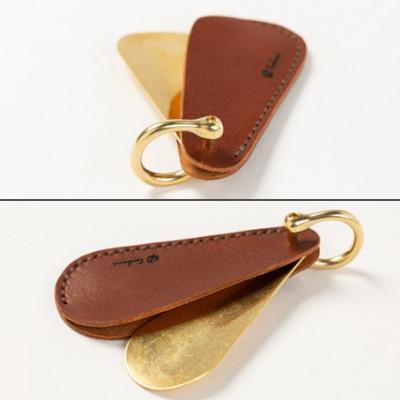 ふるさと納税 雲南市 総手縫いで仕立てた　靴べらキーホルダー(チョコ) |  | 02