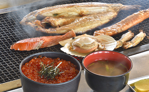 釧路発祥 【炉端焼き】 喰処『シャケ番屋』 3000円分 お食事券 旅行 観光 海鮮丼 ろばた焼き いくら丼 北海道 釧路市 F4F-2131