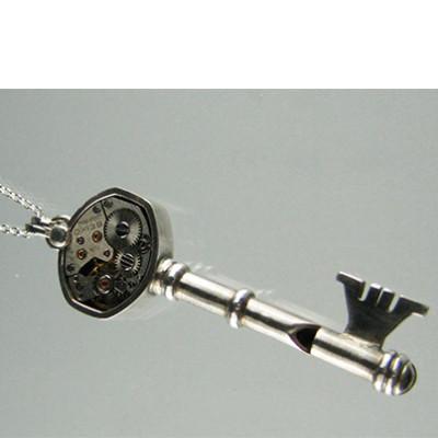 ふるさと納税 館山市 銀の笛　鍵だけど笛　メカニカルな手巻時計モチーフ ペンダント　ホイッスル　チェーン付き　シルバー92