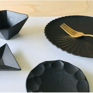 有田焼 テーブルコーディネートがグッと引き締まる黒い器／4点セット 深海三龍堂 食器 おしゃれ 黒い器 黒い皿 お皿 小鉢 吉右エ門 モダン A25-290_イメージ2