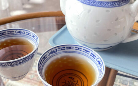 伝統の釜炒り製法の嬉野茶！「葉と日と火」 釜炒烏龍茶 2種（赤/青）飲み比べセット（ティーバッグ） / 佐賀県 / 株式会社テンフィールド [41AIAC012]