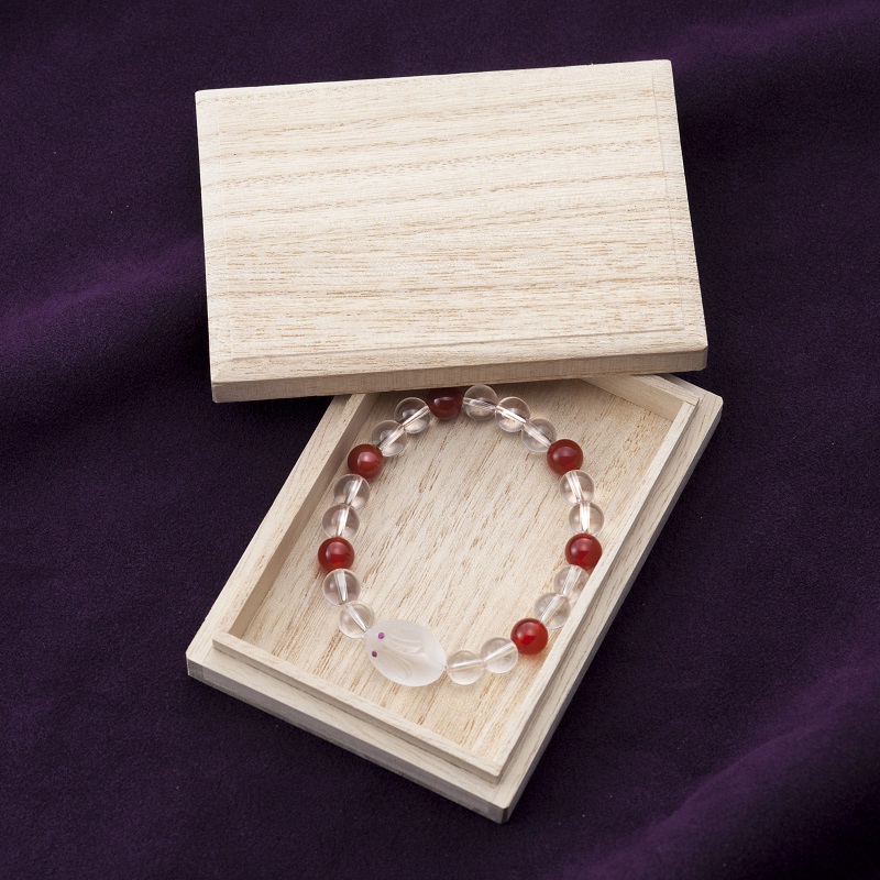 山梨県甲府市にて製作【伝統工芸士手作り】水晶のうさぎブレスレット／目にはルビー