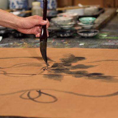 ふるさと納税 京都市 【工夫庵】柿渋染め手描き座布団「招き鯛」2枚セット |  | 02