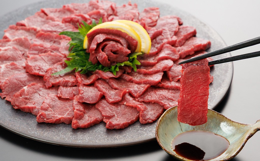 【桜屋】上赤身馬刺し約500g（専用醤油付き 150ml×1本）