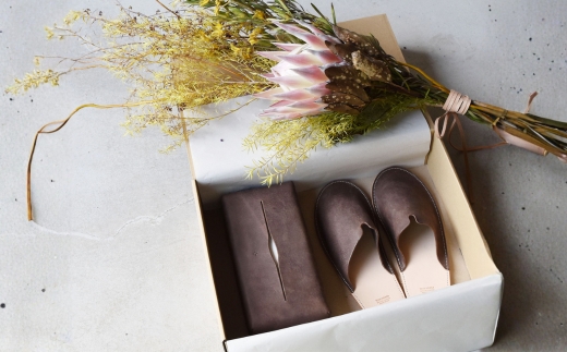 Teha’amana GIFT SLIPPER SMOKE ＆ TISSUE CASE スリッパ＆ティッシュカバー ギフトセット グレー Lサイズ | 革 皮 雑貨 おしゃれ レザー 本革 こだわりの