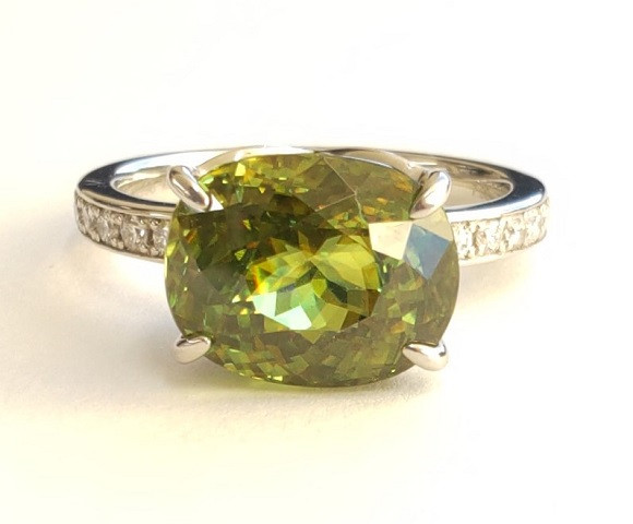 
Pt999 プラチナ スフェーン ダイヤモンド リング ダイヤモンド 指輪 ジュエリー 人気 おすすめ レディース スフェーン7.0ct 脇石ダイヤ0.33ct カラット 虹色 山梨県 甲斐市 AQ-53 SJ-231
