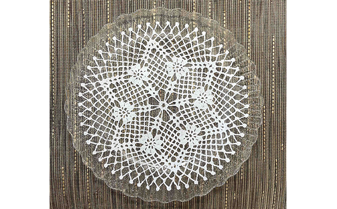 レース模様の丸皿 工芸品 食器 ガラス工芸品 ガラス製 