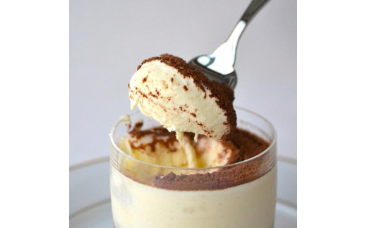 
            本場イタリア仕込みの本格ティラミス　アイスケーキ（セミフレッド）グルテンフリー　120ｍｌ×5個【福岡市】
          