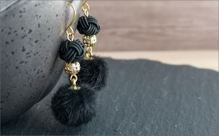 ＊黒＊　水引ピアス/玉結びとフェイクファーのピアス　