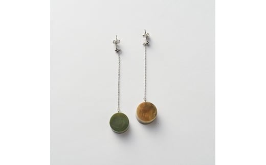 
            アクリルチェーンピアス Safari FC012264
          